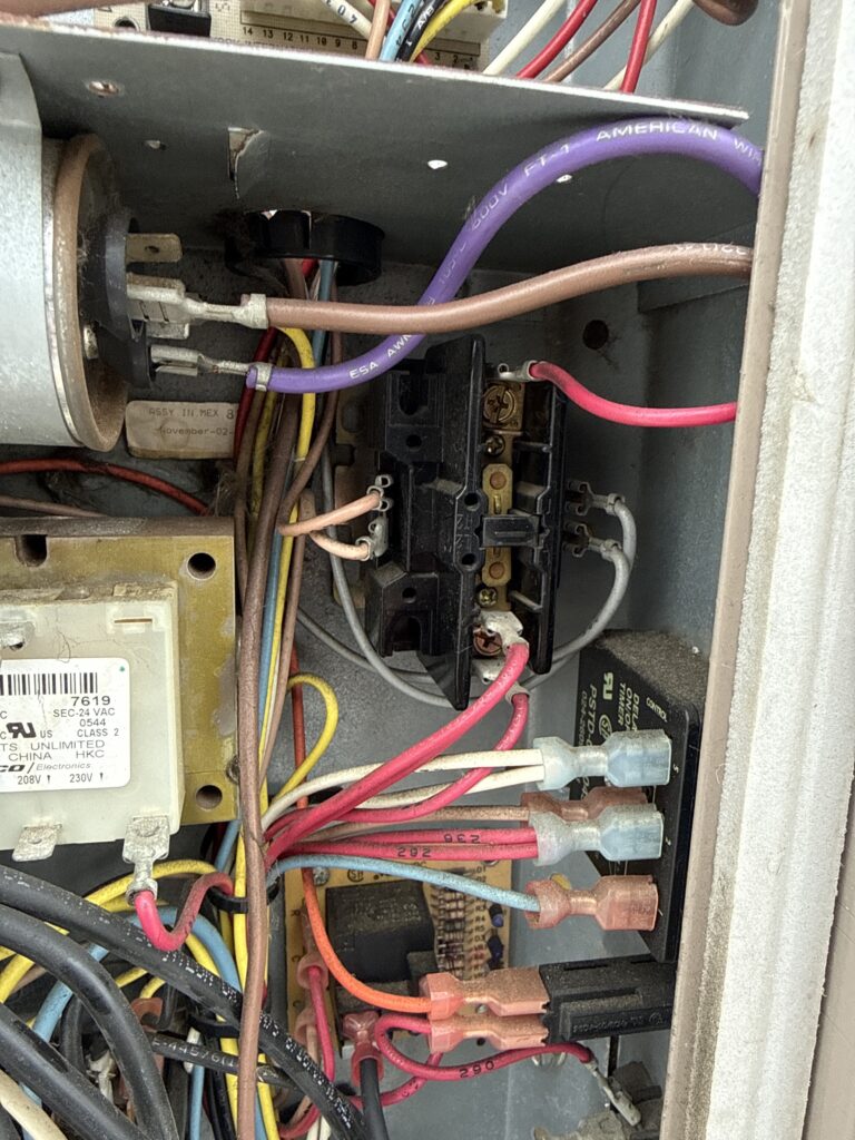 img_73b9de22-e9f1-41d2-bf7a-3bb0c11f6e3a - four elements service hvac & refrigeration hvac commercial rooftop